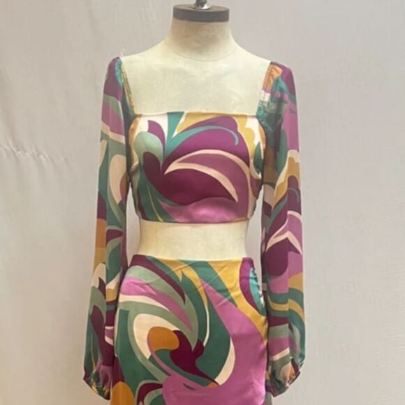 NWT Le Lis Satin Puff Sleeve Crop Top - Picture 2 of 5